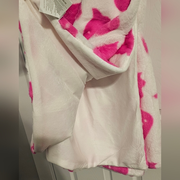 🔥👻 Viral Storehouse Hot Pink Ghost Throw Blanket NWT -Qty 2 AVAILABLE!! - Picture 4 of 6